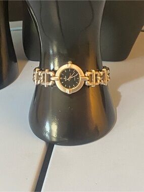 Vintage Berenger Women’s Circle Dial Quartz Watch Silver Tone Bracelet
